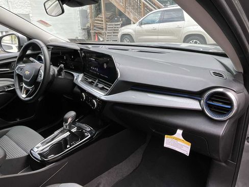 Used 2025 Chevrolet Trax LT w/ Driver Confidence Package image 26