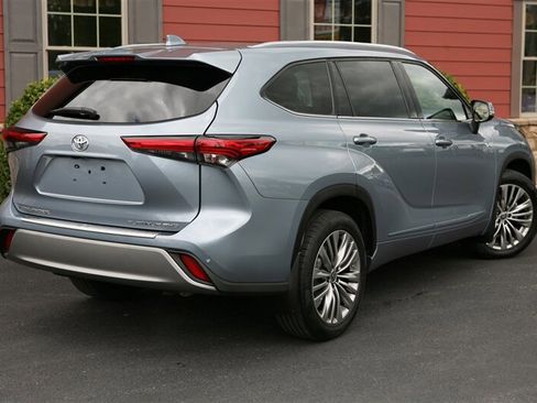 Used 2021 Toyota Highlander Platinum AWD/4WD image 5