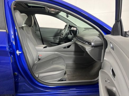 Used 2025 Hyundai Elantra SEL FWD image 8