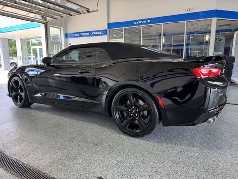 Used 2017 Chevrolet Camaro SS RWD image 5