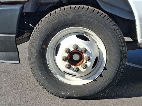 Used 2024 Ford E-450 and Econoline 450 Super Duty w/ Driver's Safety Package image 8