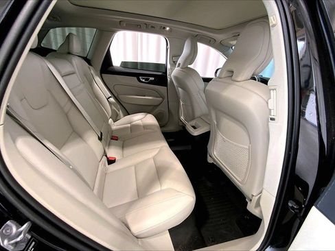 Used 2021 Volvo XC60 T5 Momentum w/ Protection Package Premier FWD image 25