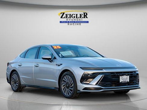 Certified 2025 Hyundai Sonata SEL FWD image 1