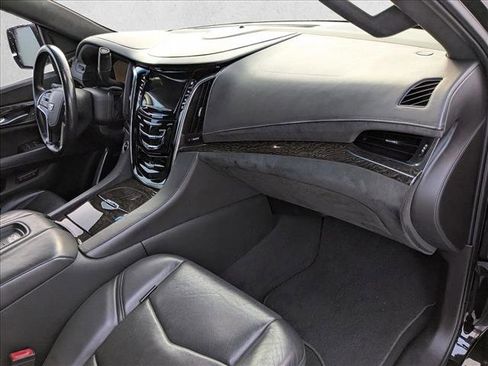 Used 2015 Cadillac Escalade Platinum image 18