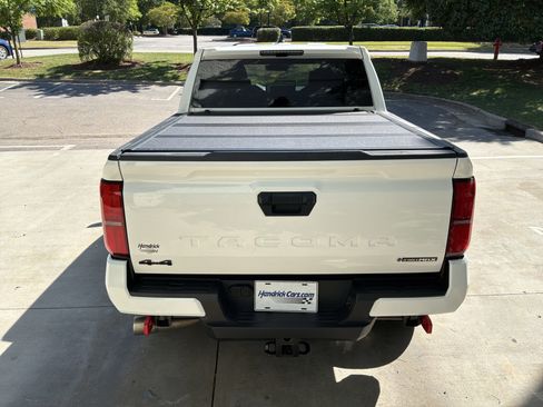 Used 2024 Toyota Tacoma TRD Off-Road AWD/4WD image 9