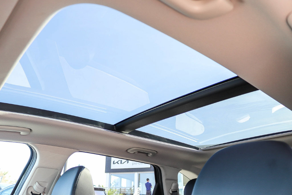Certified 2025 Kia Sorento SX FWD image 26