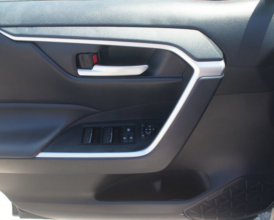 Used 2025 Toyota RAV4 XLE AWD/4WD image 28
