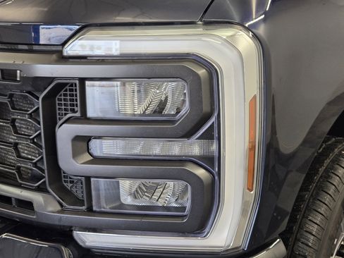 Certified 2024 Ford F250 Lariat w/ Lariat Ultimate Package AWD/4WD image 8