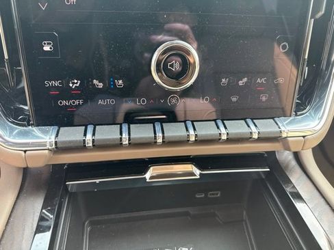 Used 2026 GMC Yukon Denali AWD/4WD image 12