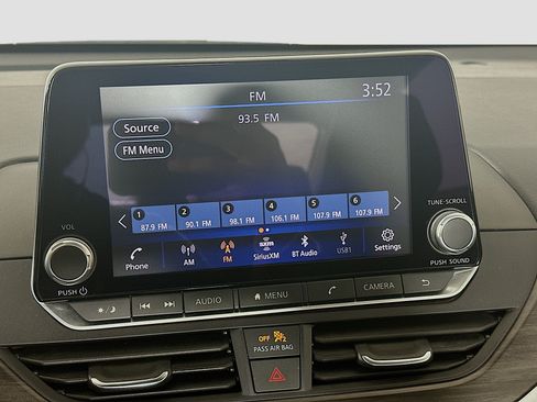 Used 2025 Nissan Altima 2.5 SV FWD image 19