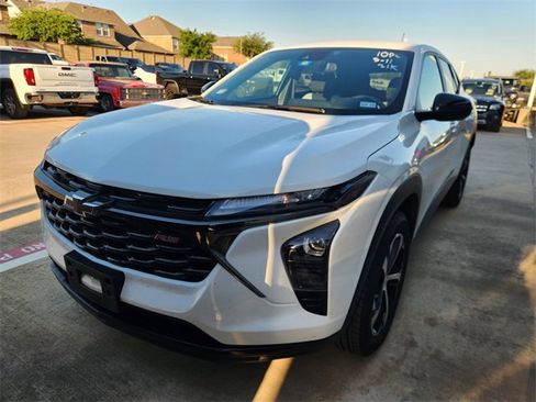 Used 2024 Chevrolet Trax RS FWD image 3