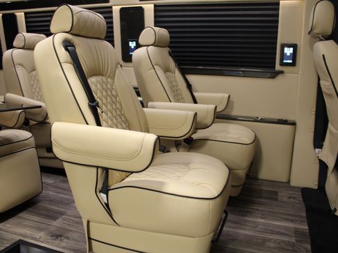 Used 2023 Mercedes-Benz Sprinter 3500 image 29