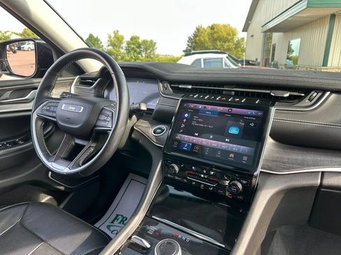 Used 2022 Jeep Grand Cherokee L Limited w/ Luxury Tech Group II AWD/4WD image 35
