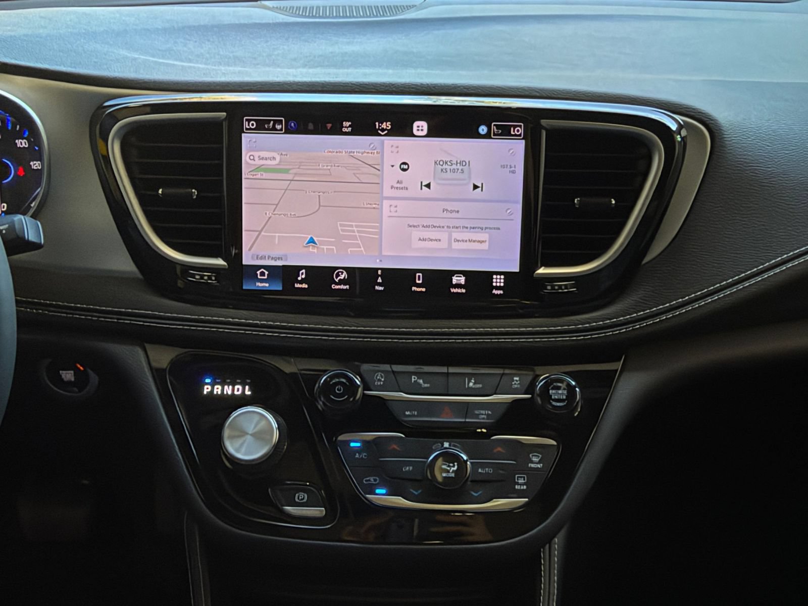 Used 2025 Chrysler Pacifica Limited FWD image 16