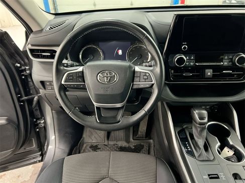Used 2023 Toyota Highlander LE image 20
