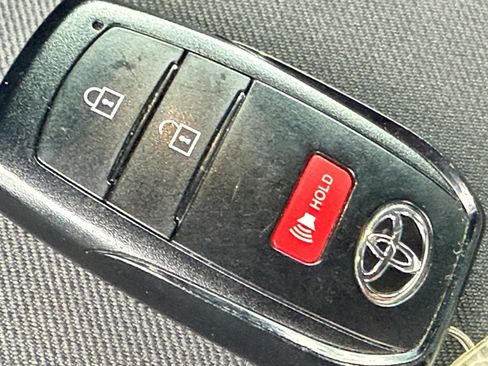 Used 2025 Toyota Tacoma TRD Off-Road AWD/4WD image 21