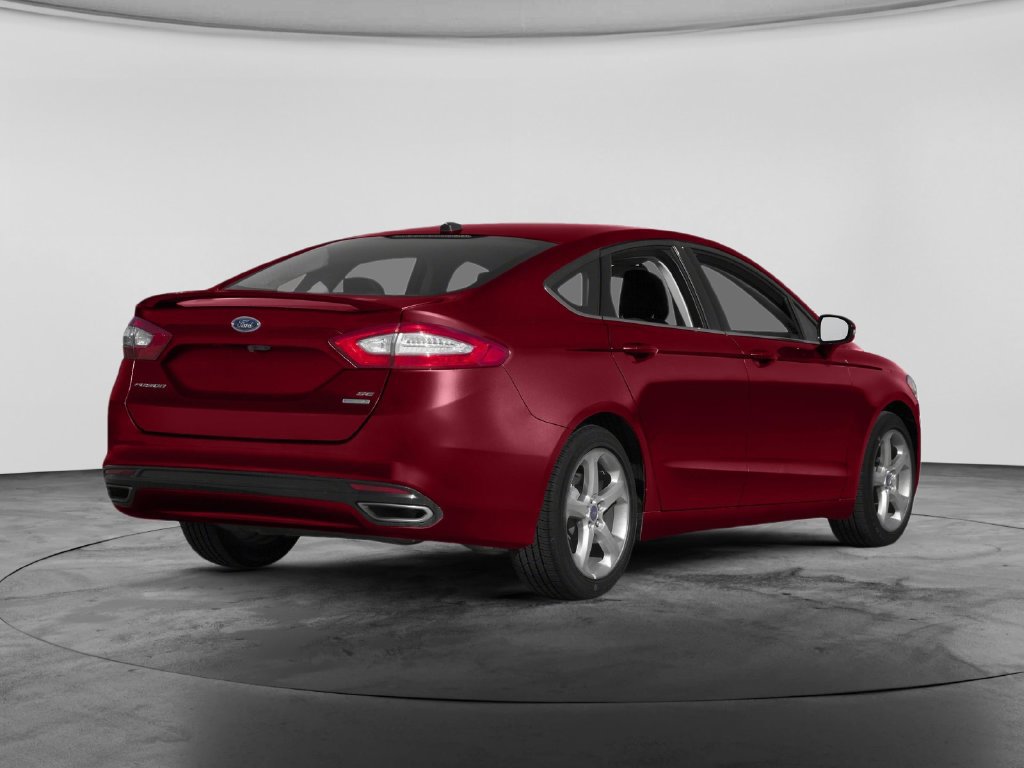 Used 2015 Ford Fusion SE FWD image 2