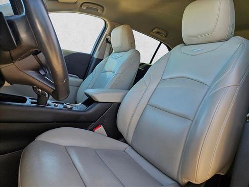 Used 2023 Cadillac XT4 Luxury w/ Cold Weather Package FWD image 15