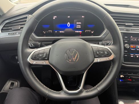 Used 2022 Volkswagen Tiguan SE FWD image 32