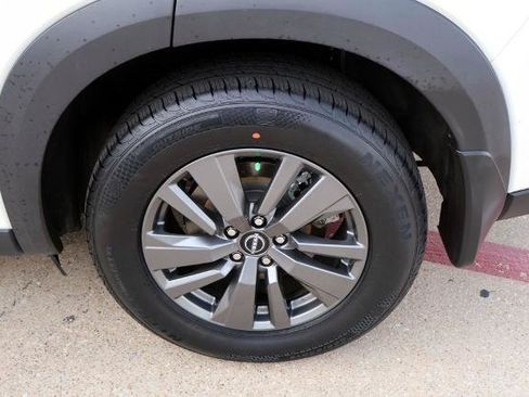 Certified 2024 Nissan Pathfinder SV FWD image 10