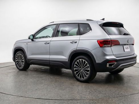 Used 2025 Volkswagen Taos SE image 6