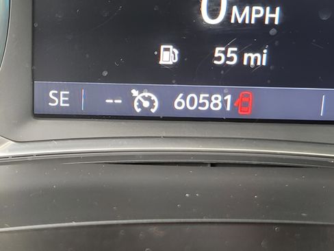 Used 2021 Chevrolet Traverse LT image 15