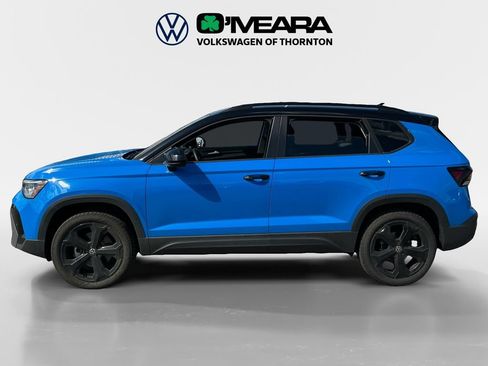 Used 2025 Volkswagen Taos SE AWD/4WD image 2