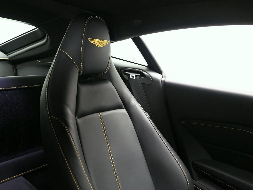 Used 2022 Aston Martin V8 Vantage Coupe RWD image 16