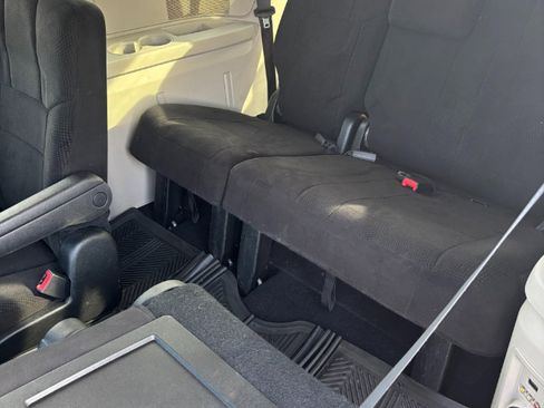 Used 2013 Dodge Grand Caravan SE image 21