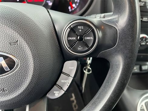 Used 2015 Kia Soul + image 28