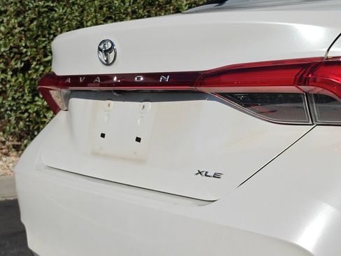 Used 2020 Toyota Avalon XLE image 37
