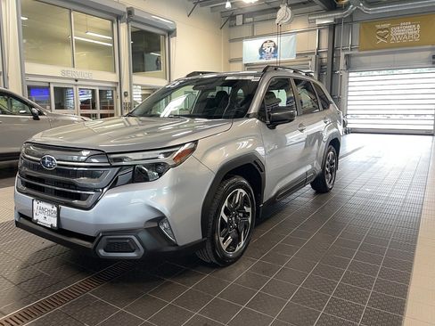 Used 2025 Subaru Forester Limited image 3