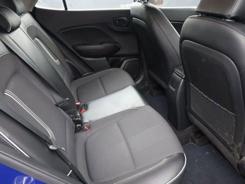 Used 2022 Hyundai Venue Limited FWD image 24