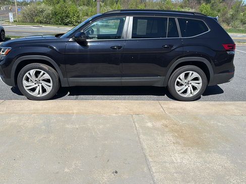 Used 2023 Volkswagen Atlas SE image 3