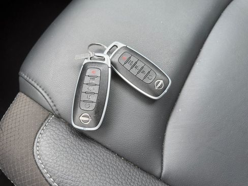 Certified 2025 Nissan Pathfinder SL FWD image 34