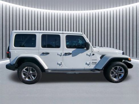 Used 2018 Jeep Wrangler Unlimited Sahara image 4