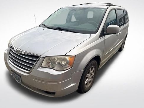 Used 2010 Chrysler Town & Country Touring image 3