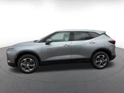 Used 2025 Chevrolet Blazer LT FWD image 8