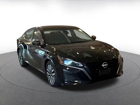 Used 2026 Nissan Altima 2.5 SV FWD image 14