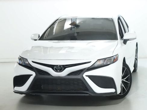 Certified 2024 Toyota Camry SE w/ Cold Weather Package FWD image 3