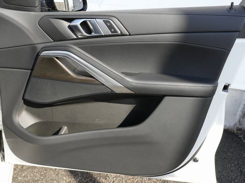 Used 2022 BMW X6 xDrive40i w/ M Sport Package image 36