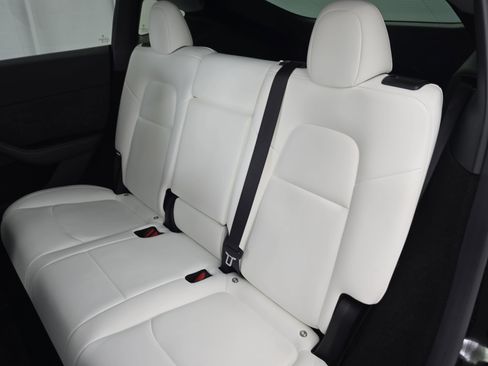 Used 2023 Tesla Model Y Long Range image 14