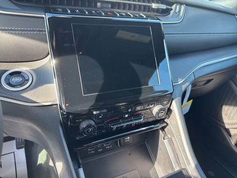 New 2025 Jeep Grand Cherokee Laredo X w/ Luxury Tech Group I image 19