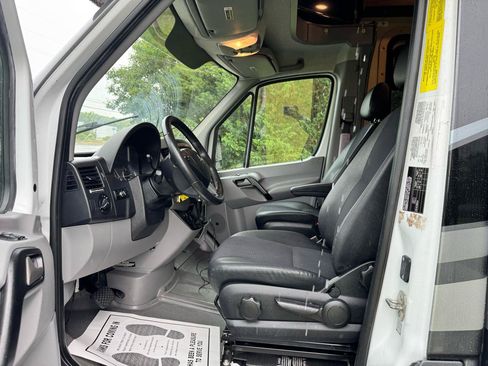 Used 2017 Mercedes-Benz Sprinter 3500 image 9