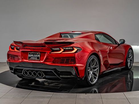Used 2025 Chevrolet Corvette Z06 w/ Stealth Interior Trim Package RWD image 6
