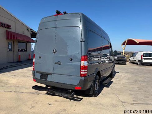 Used 2018 Mercedes-Benz Sprinter 2500 image 7