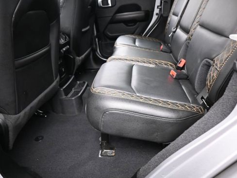 Used 2021 Jeep Wrangler Unlimited Sahara AWD/4WD image 33