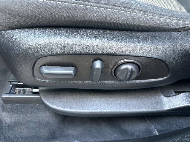 Used 2023 Chevrolet Traverse LT FWD image 19