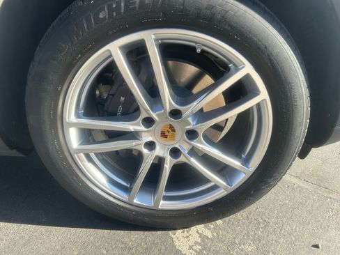 Used 2019 Porsche Cayenne image 25