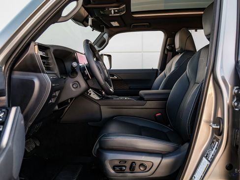 Used 2025 Lexus GX 550 w/ Accessory Package (2T) image 29